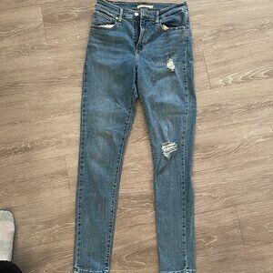 Women's Levi Distressed High Rise Skinny Jeans.